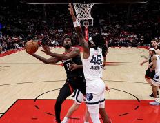 麻将胡了-火箭锋线新(xīn)星表现亮眼，但(dàn)进攻选擇(zé)仍需调整