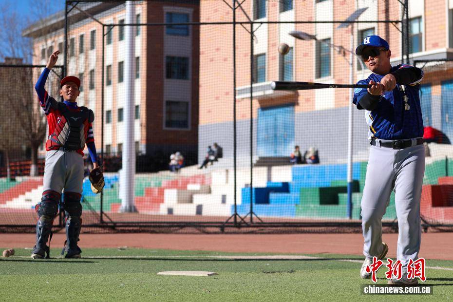 麻将胡了2-【图片故事】棒球(qiú)教(jiào)练华旦班玛：爲(wèi)高原牧区孩(hái)子揮(huī)出一条“梦想之(zhī)路(lù)”