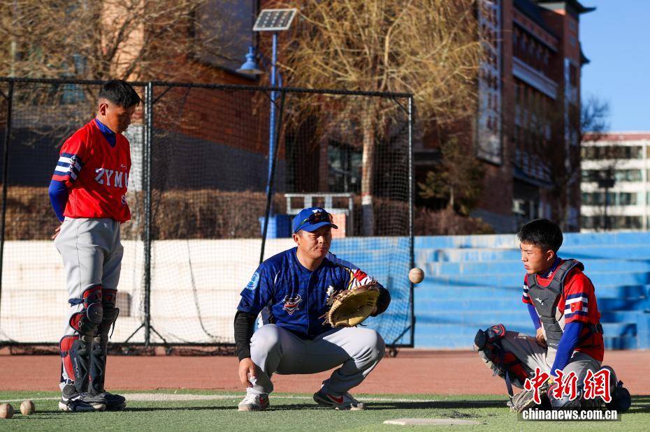 麻将胡了2-【图片故事】棒球(qiú)教(jiào)练华旦班玛：爲(wèi)高原牧区孩(hái)子揮(huī)出一条“梦想之(zhī)路(lù)”