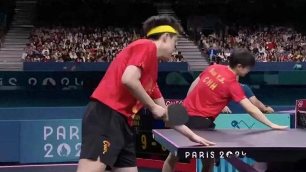 麻将糊了-乒(pīng)乓(pāng)球(qiú)比赛运動(dòng)员为什麽(me)要(yào)摸球(qiú)台(tái),乒(pīng)乓(pāng)球(qiú)运動(dòng)员的(de)“摸桌”玄学:汗水(shuǐ)背后的(de)科学博弈与规则挑(tiāo)战