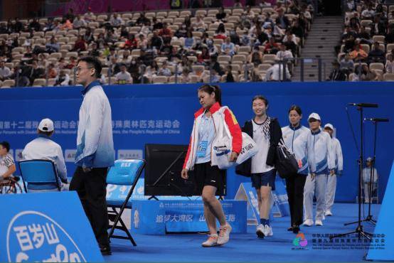 麻将胡了-邛(qióng)崃女孩站上羽毛球全国赛事领獎(jiǎng)台(tái)